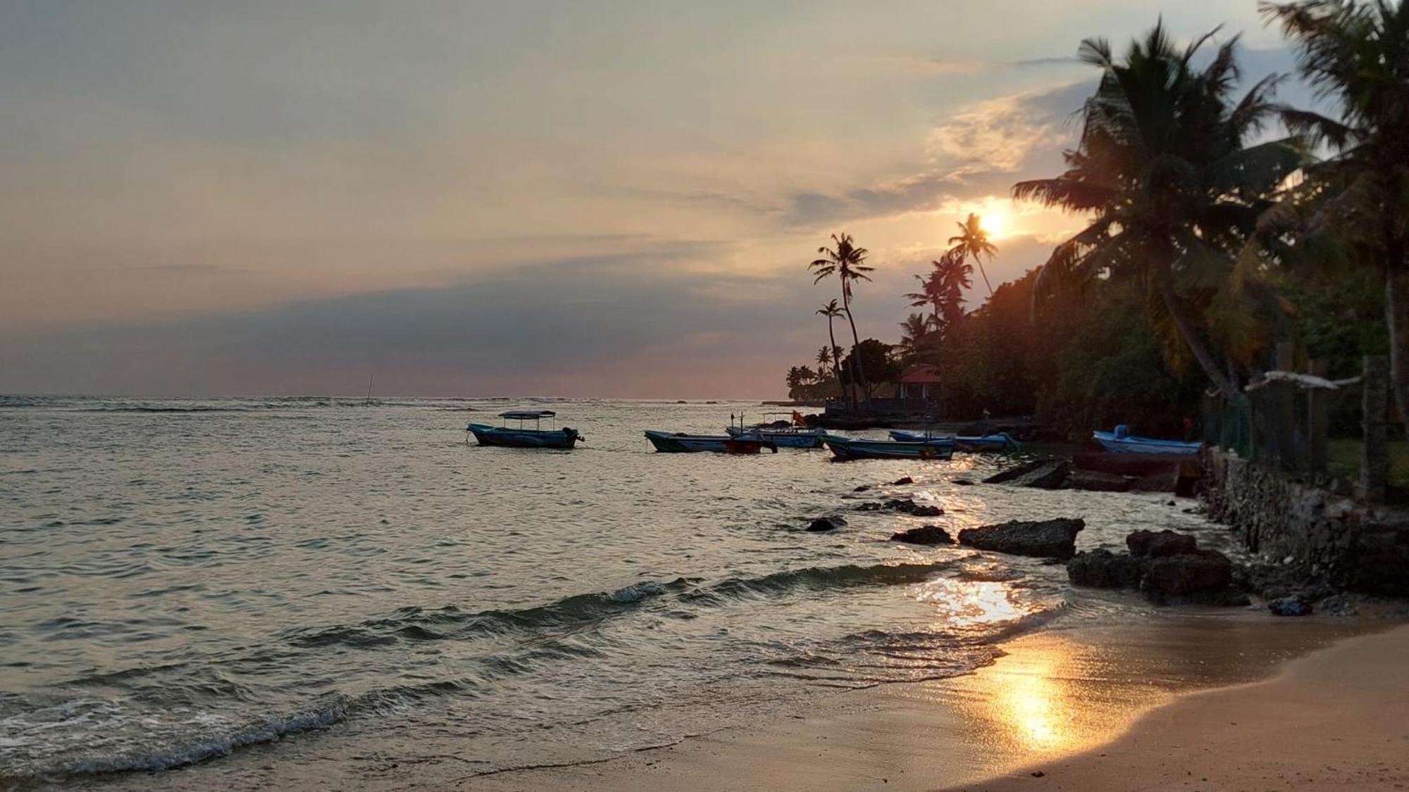 Beach Paradise Hotel Matara Exterior photo